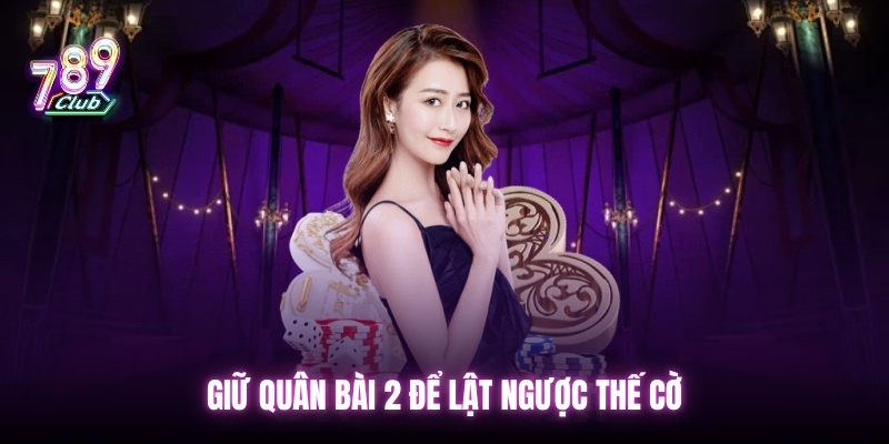 Giữ quân bài 2 để lật ngược thế cờ